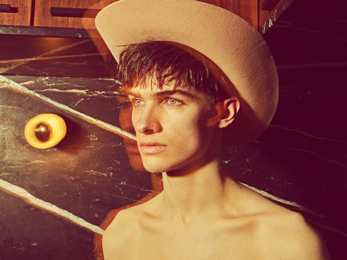 L'Officiel Hommes Pierre de Maere par Arno Lam et Arthur Mayadoux en Gucci