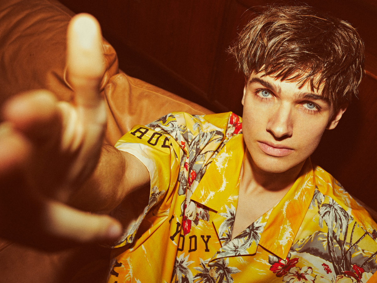 L'Officiel Hommes Pierre de Maere par Arno Lam et Arthur Mayadoux en Gucci